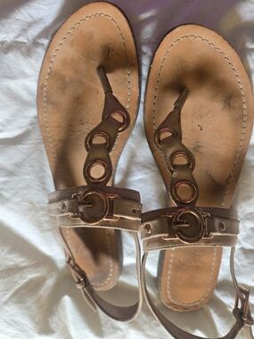 Women's Brown & Sift Pink Leather Ring-Accent T-Strap Guess Sandals
